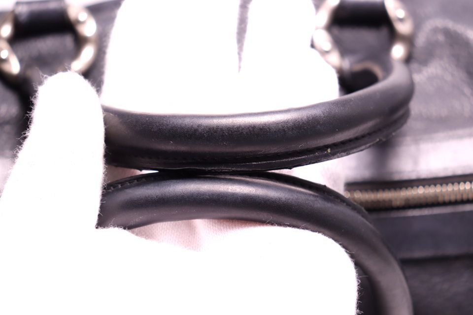 Chanel CC Logo Leather Tote — view 5