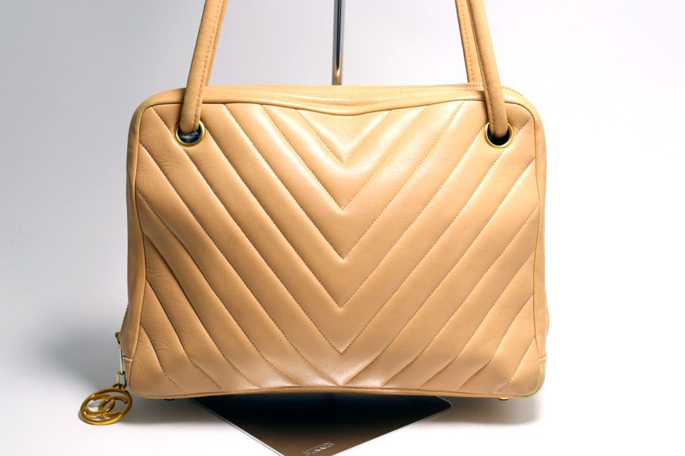 Chanel Chez Blanc Leather Shoulder Bag — view 2