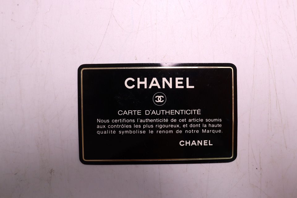 Chanel Chez Blanc Leather Shoulder Bag — view 7