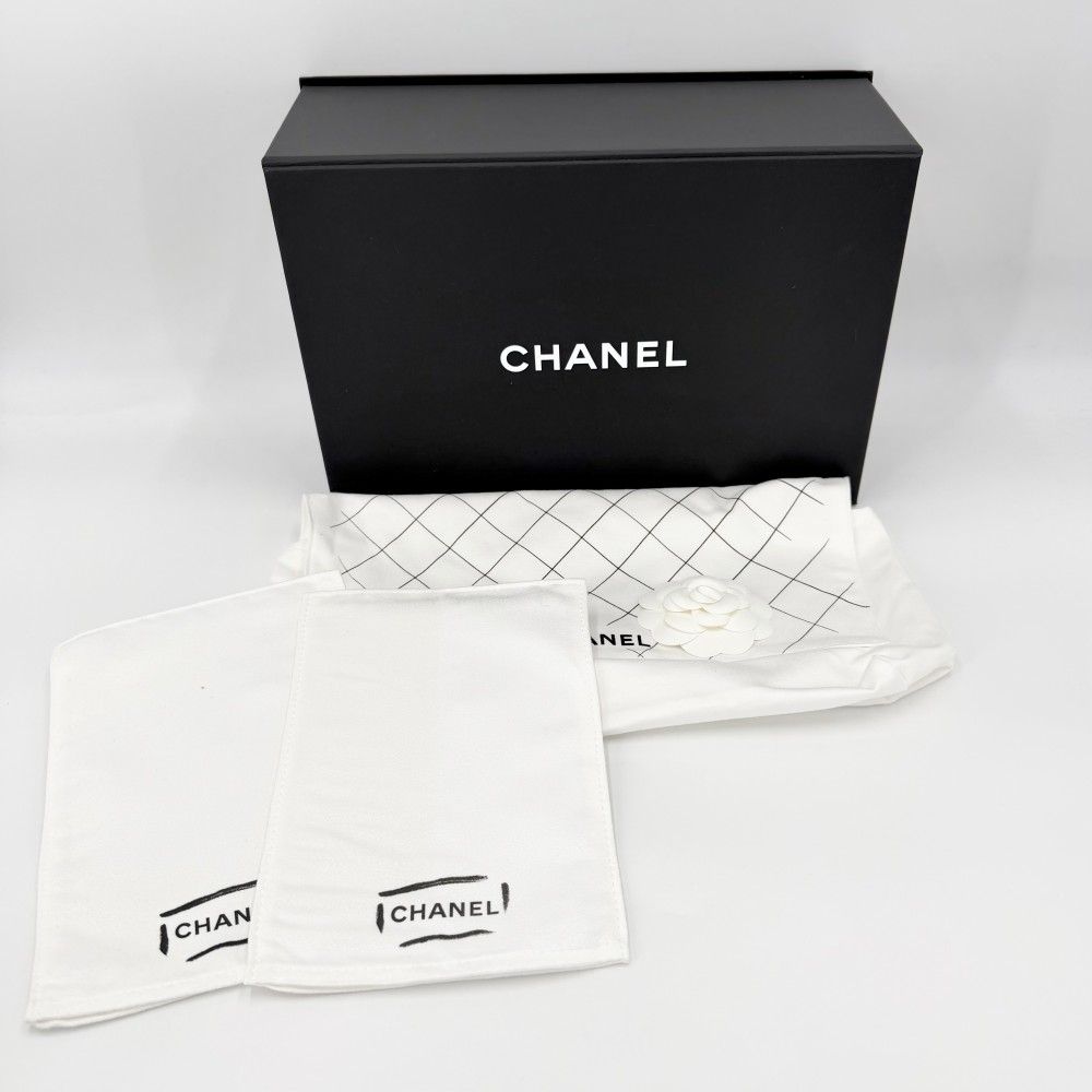 Chanel Shoulder Bag Quilted 25 Double Flap Chain Crossbody CC Logo Turnlock — view 8