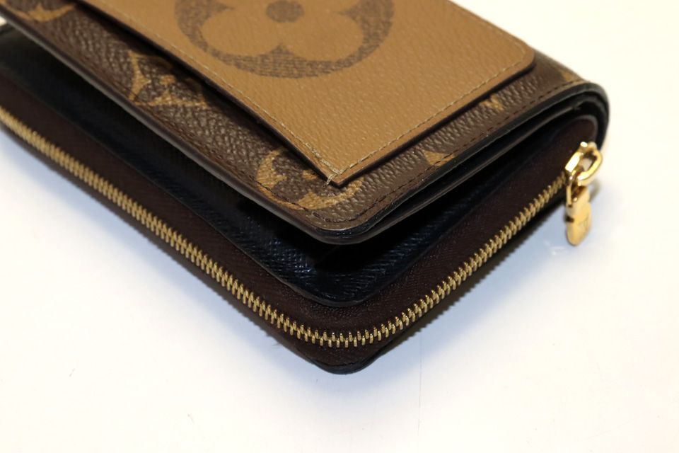 Louis Vuitton Monogram Giant Reverse Portefeuille Lou Leather Bifold Wallet — view 5