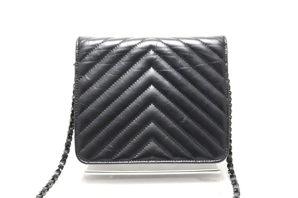 Chanel Chez Blanc 2.55 Gunmetal Leather Chain Wallet — view 2