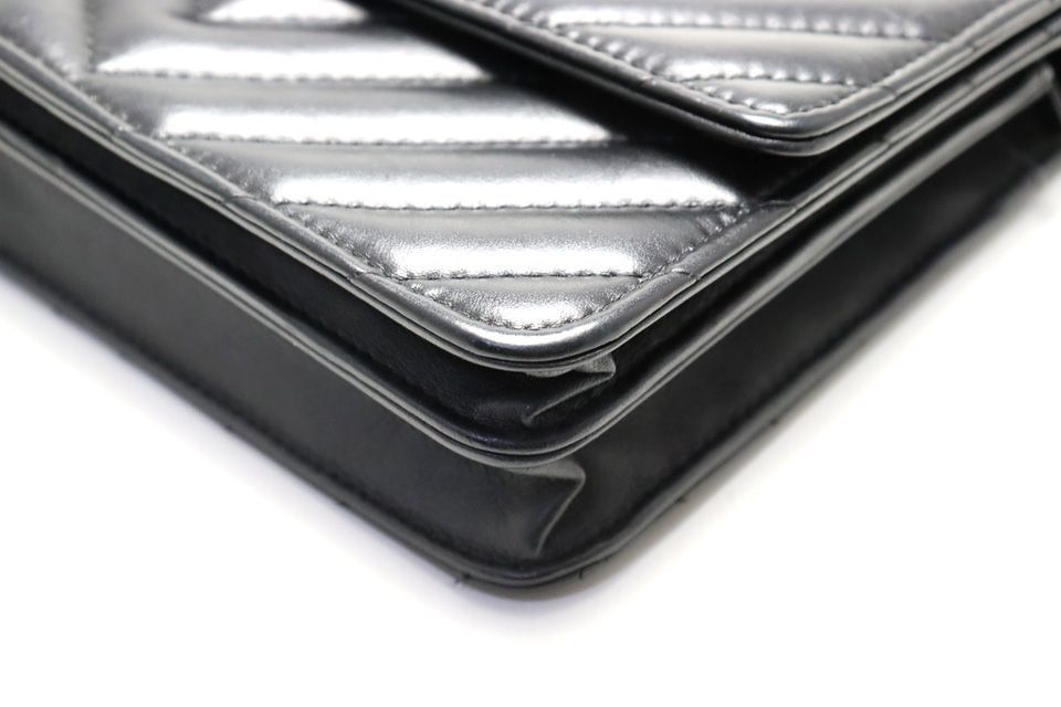 Chanel Chez Blanc 2.55 Gunmetal Leather Chain Wallet — view 4