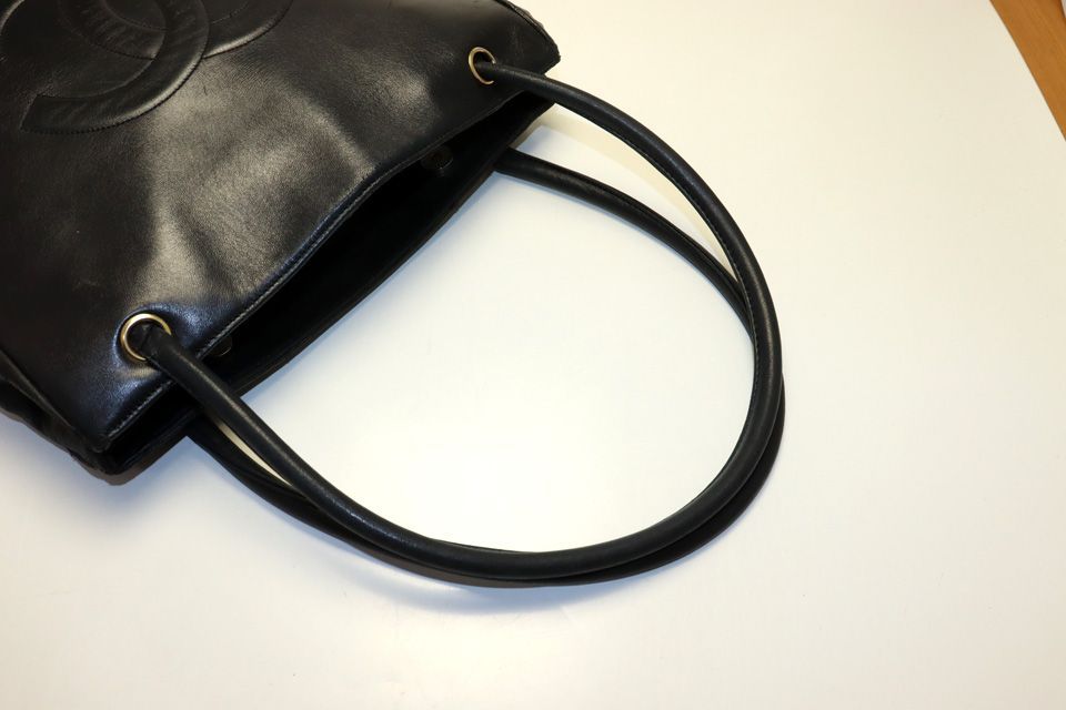 Chanel Jumbo CC Logo Leather Tote — view 6