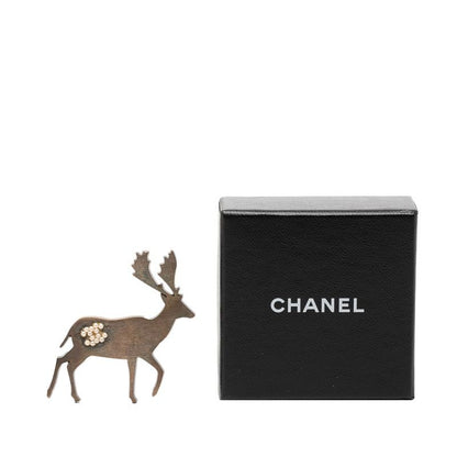 Chanel CC Logo Reindeer Brooch Gold Plated Faux Pearl — view 4