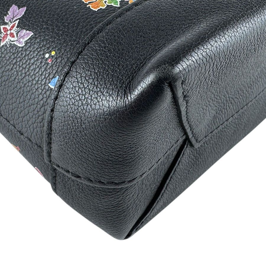 Louis Vuitton Lock Me Backpack — view 8