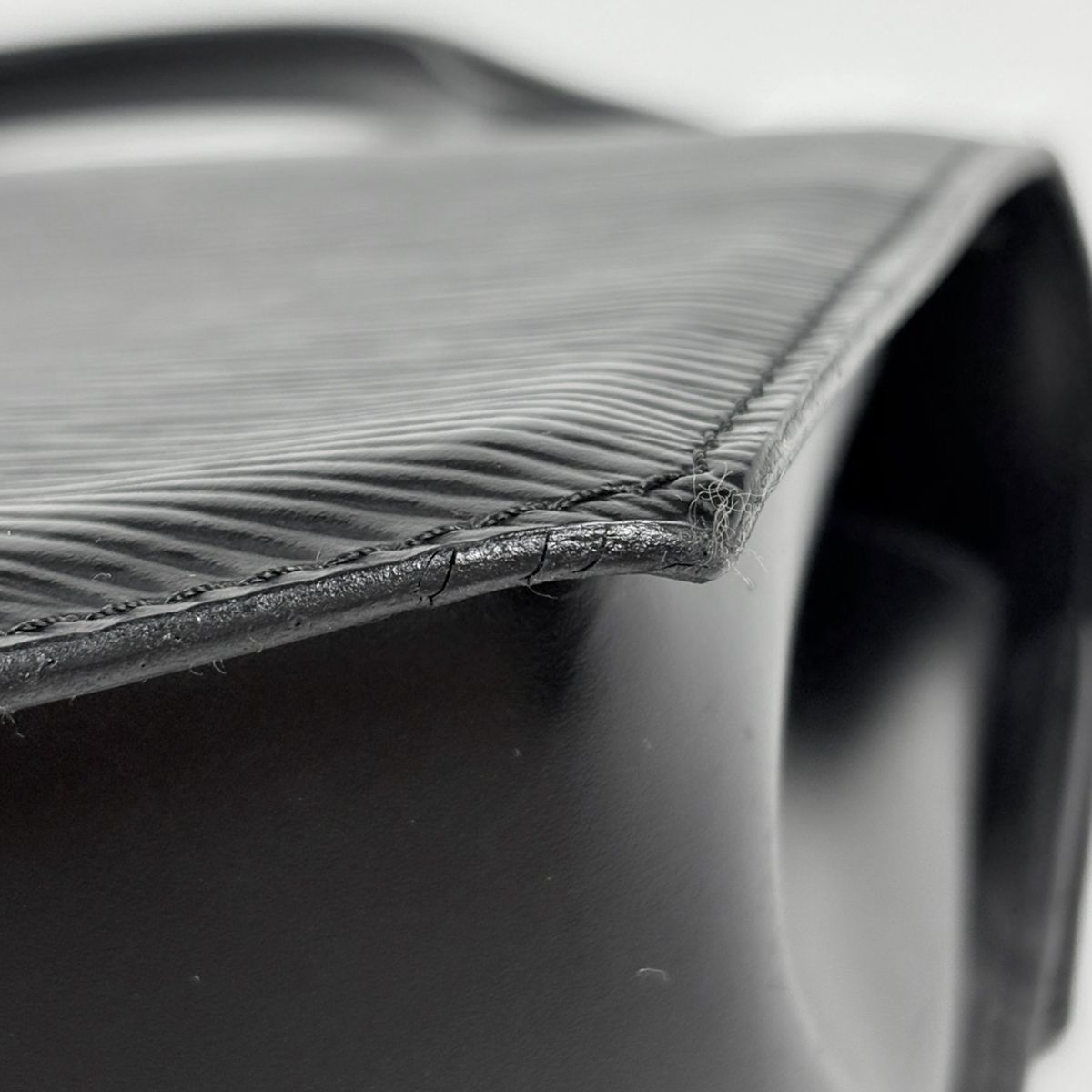 Louis Vuitton Junk Tilsit Shoulder Bag Epi Noir — view 4