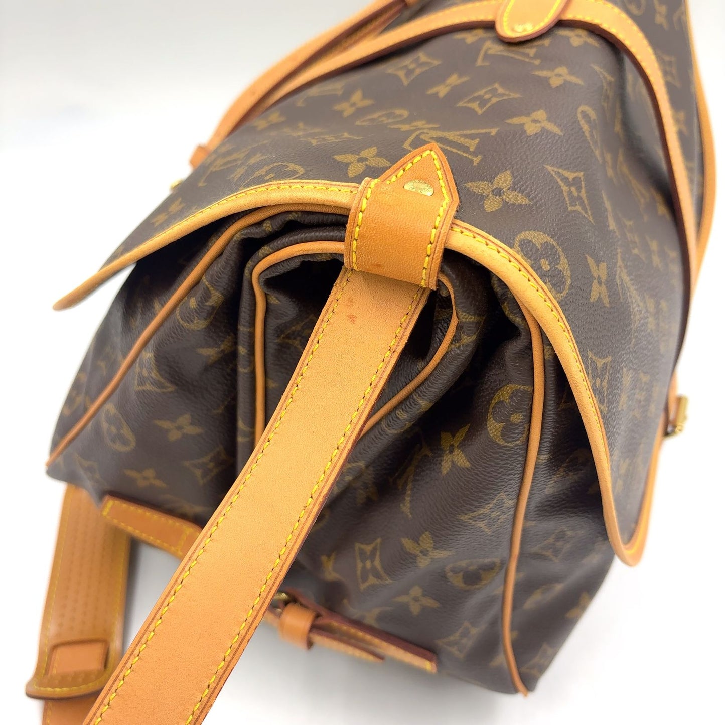 Louis Vuitton Saumur 35 Monogram Leather Brown Shoulder Bag Gold — view 8