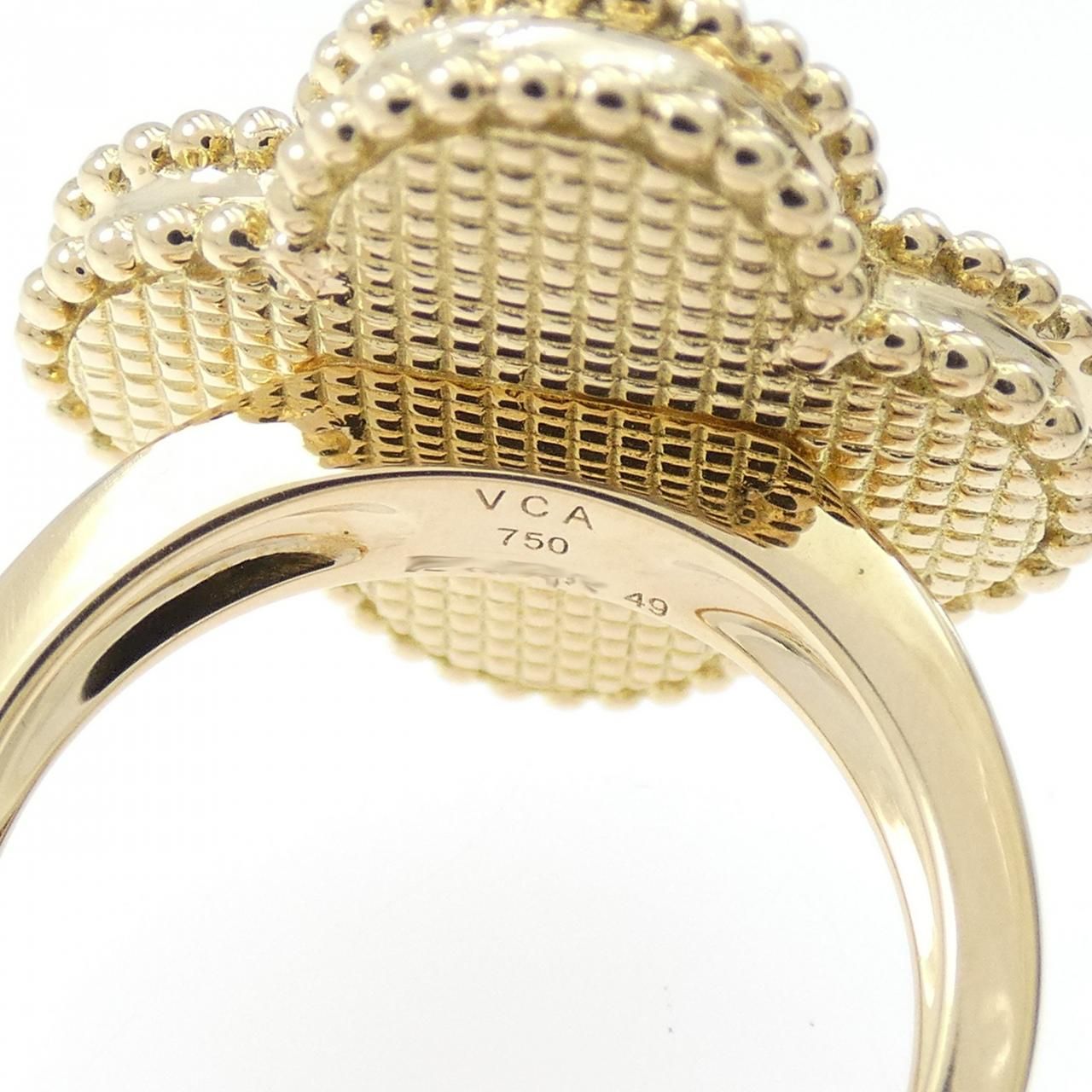 Van Cleef & Arpels Magic Alhambra Ring — view 4