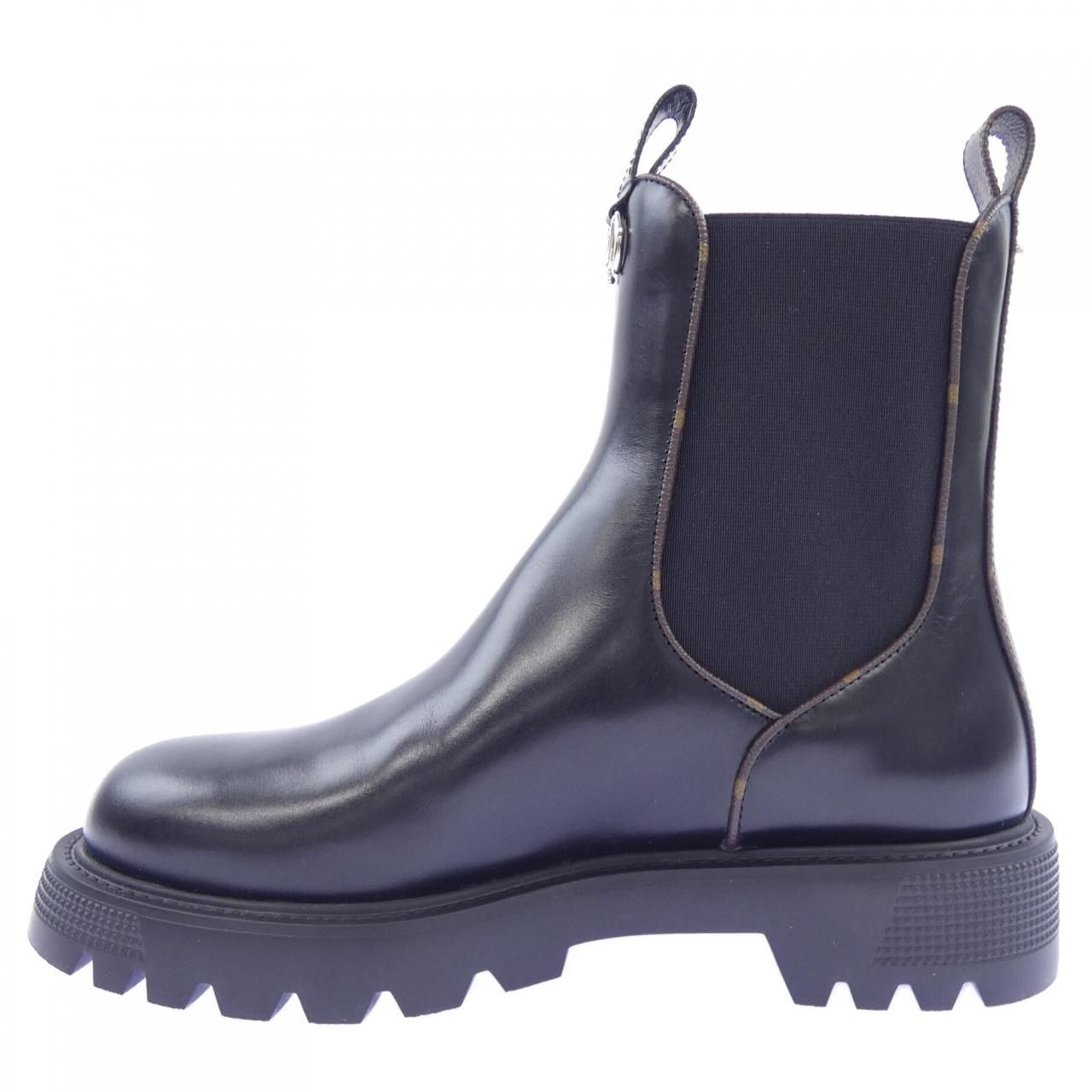 Louis Vuitton District Chelsea Boots — view 2