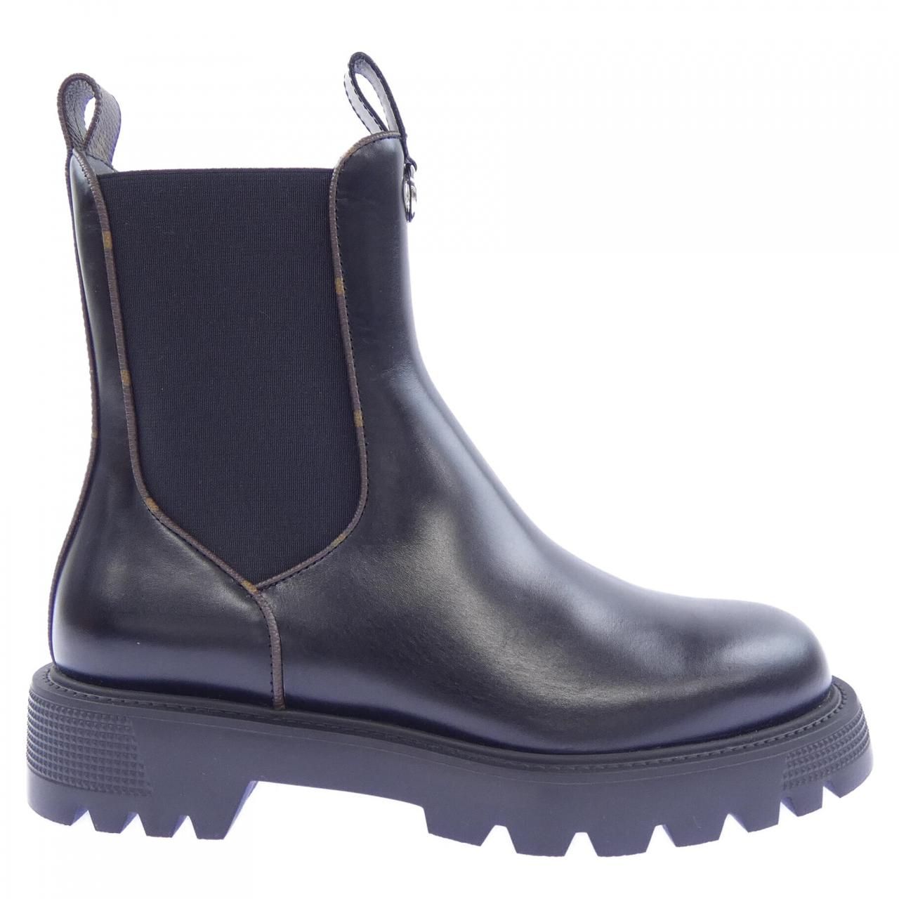 Louis Vuitton District Chelsea Boots
