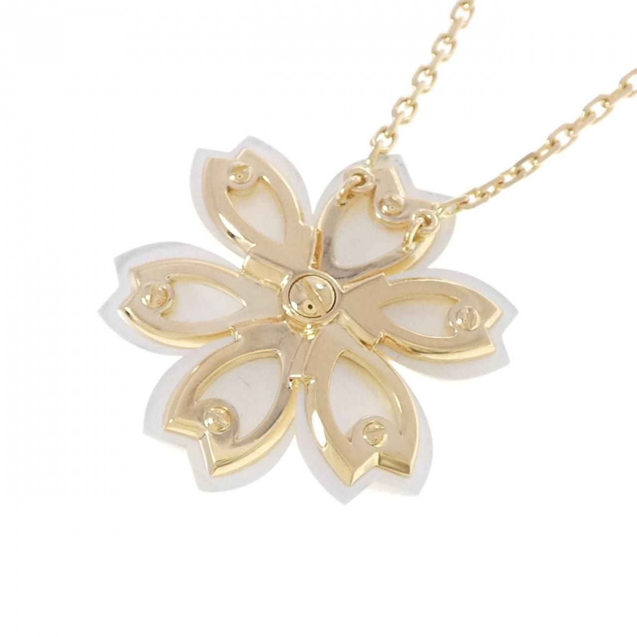 Van Cleef & Arpels Rose de Noel Mini Necklace — view 4
