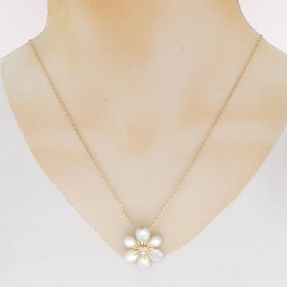 Van Cleef & Arpels Rose de Noel Mini Necklace — view 6