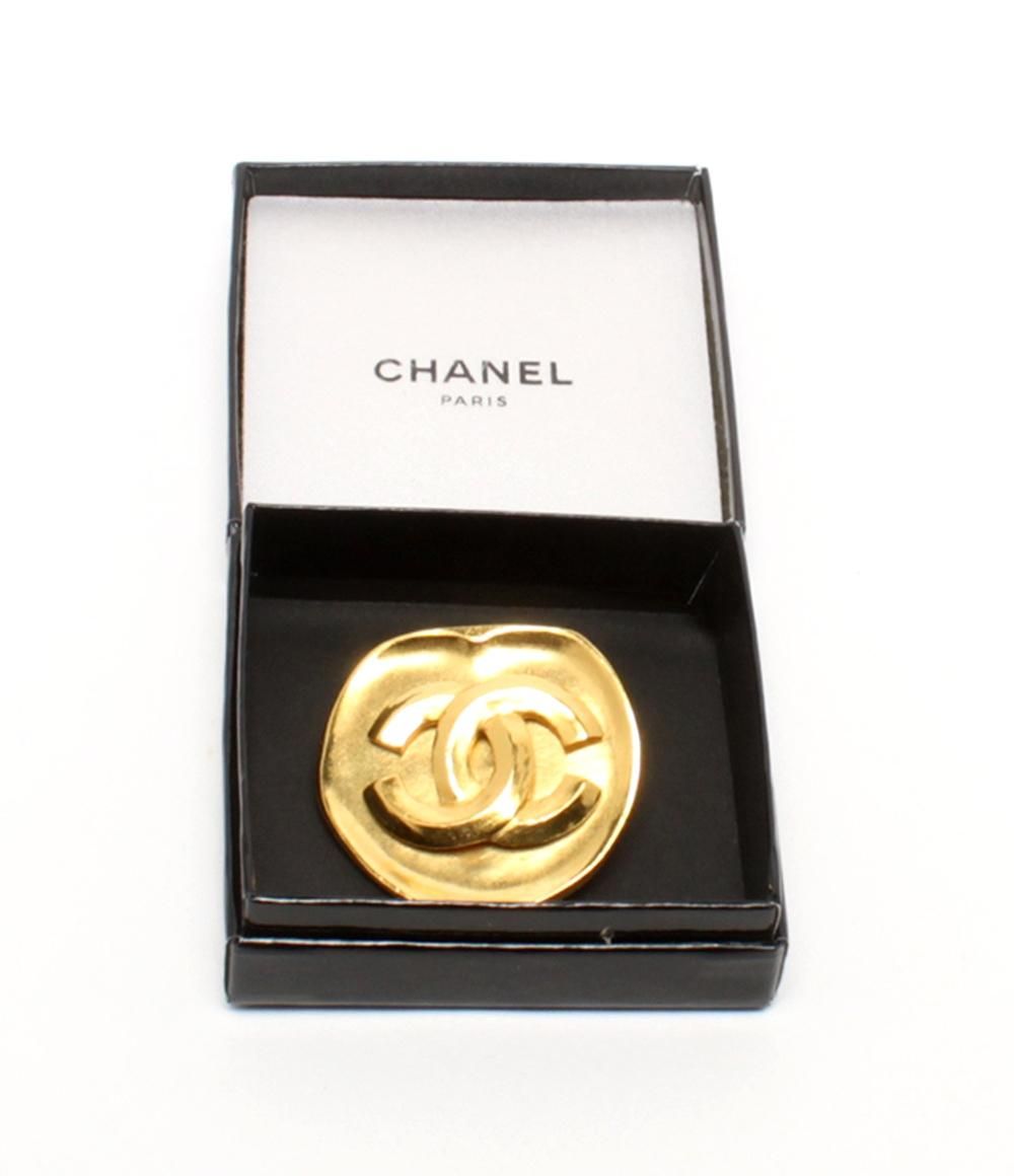 Chanel Brooch CC Logo — view 8