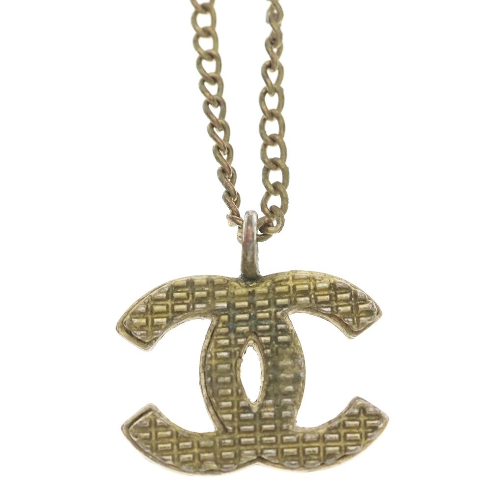 Chanel CC Logo Necklace Gold — view 3
