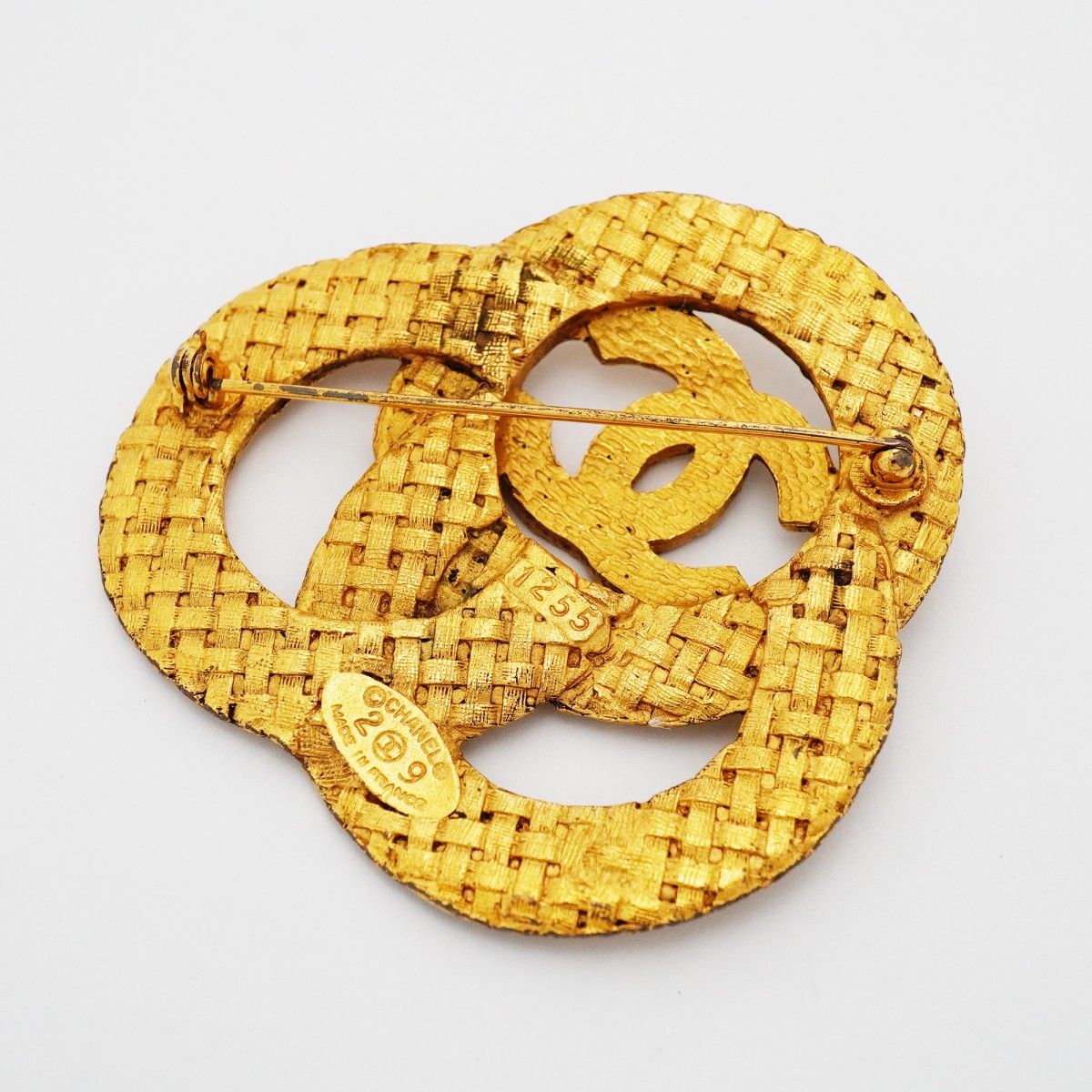 Chanel Brooch Vintage CC Logo Gold Plated — view 5