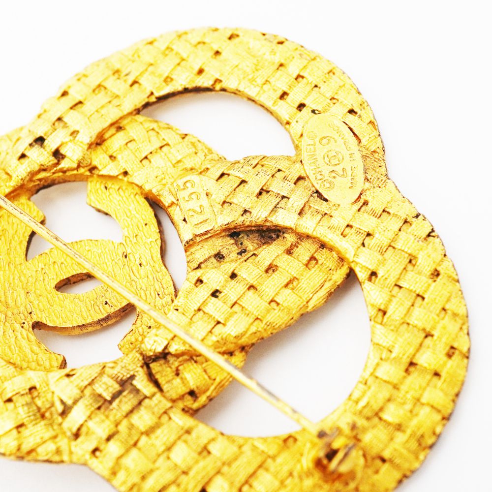 Chanel Brooch Vintage CC Logo Gold Plated — view 7