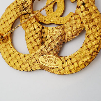 Chanel Brooch Vintage CC Logo Gold Plated — view 4