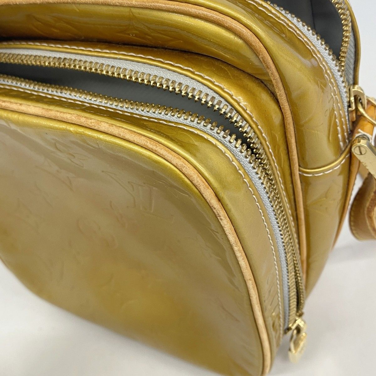 Louis Vuitton Shoulder Bag Vernis Woo Star Gray — view 9