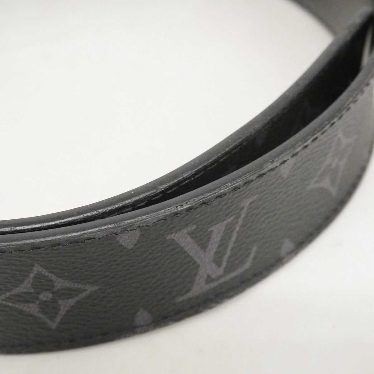 Louis Vuitton Belt Monogram Eclipse LV Initial 40 mm Reversible Black — view 4