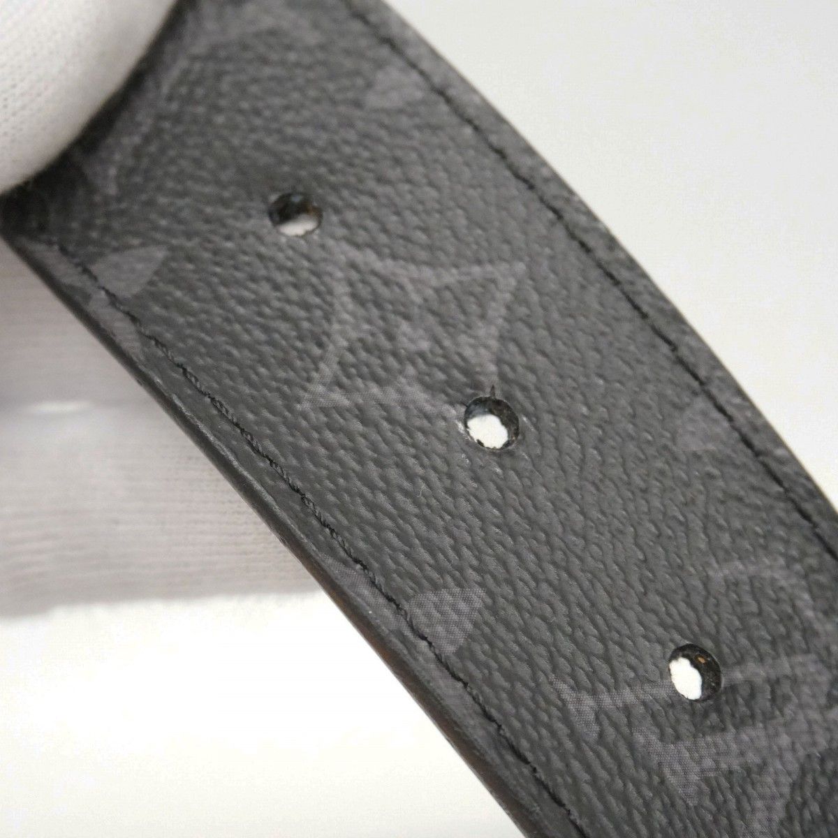 Louis Vuitton Belt Monogram Eclipse LV Initial 40 mm Reversible Black — view 3