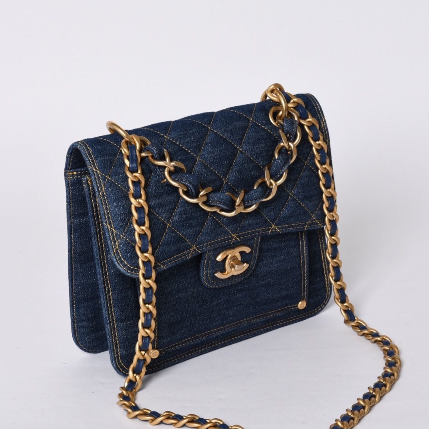 Chanel Chain Shoulder Bag Base CC Logo Denim Indigo Blue Quilted — view 2
