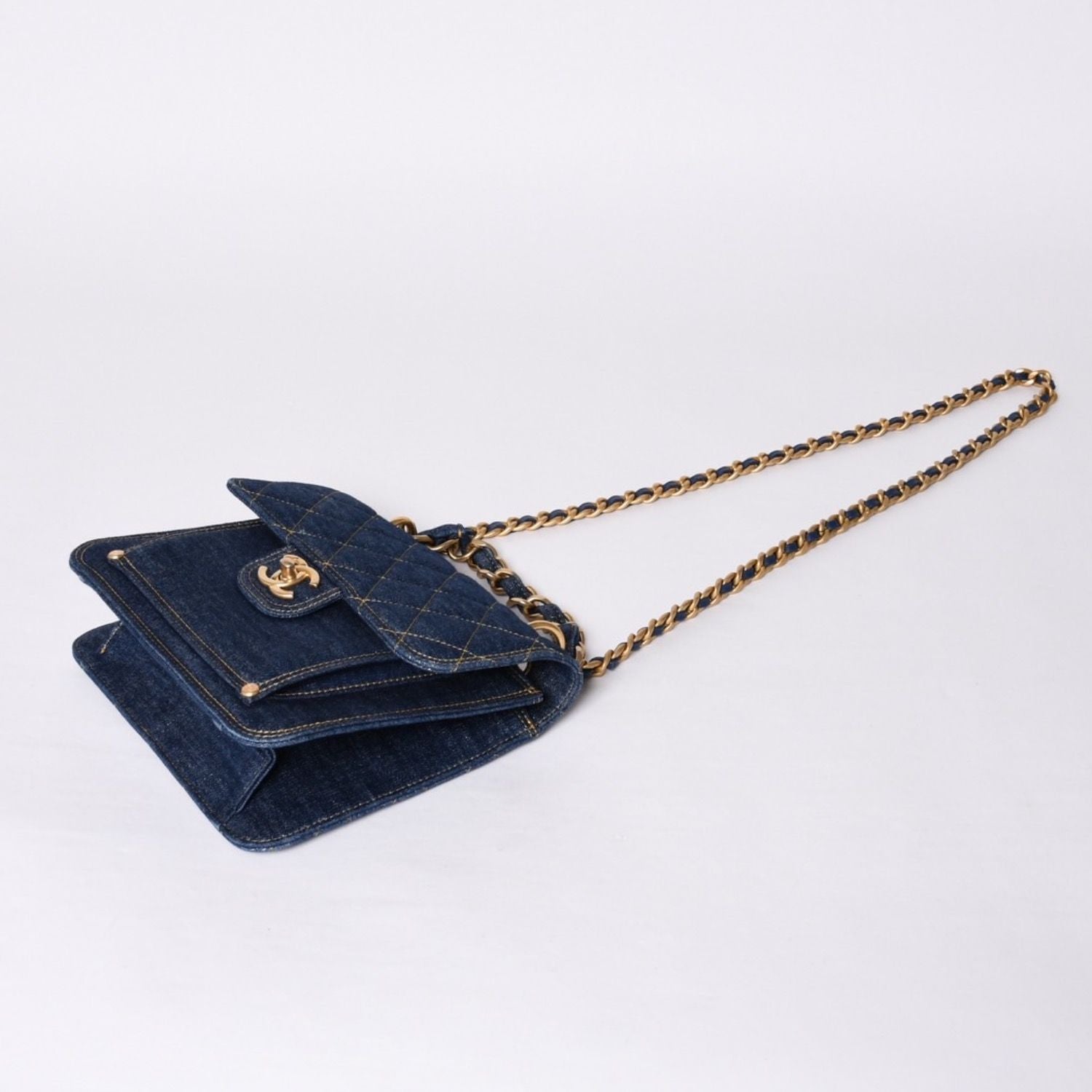 Chanel Chain Shoulder Bag Base CC Logo Denim Indigo Blue Quilted — view 7