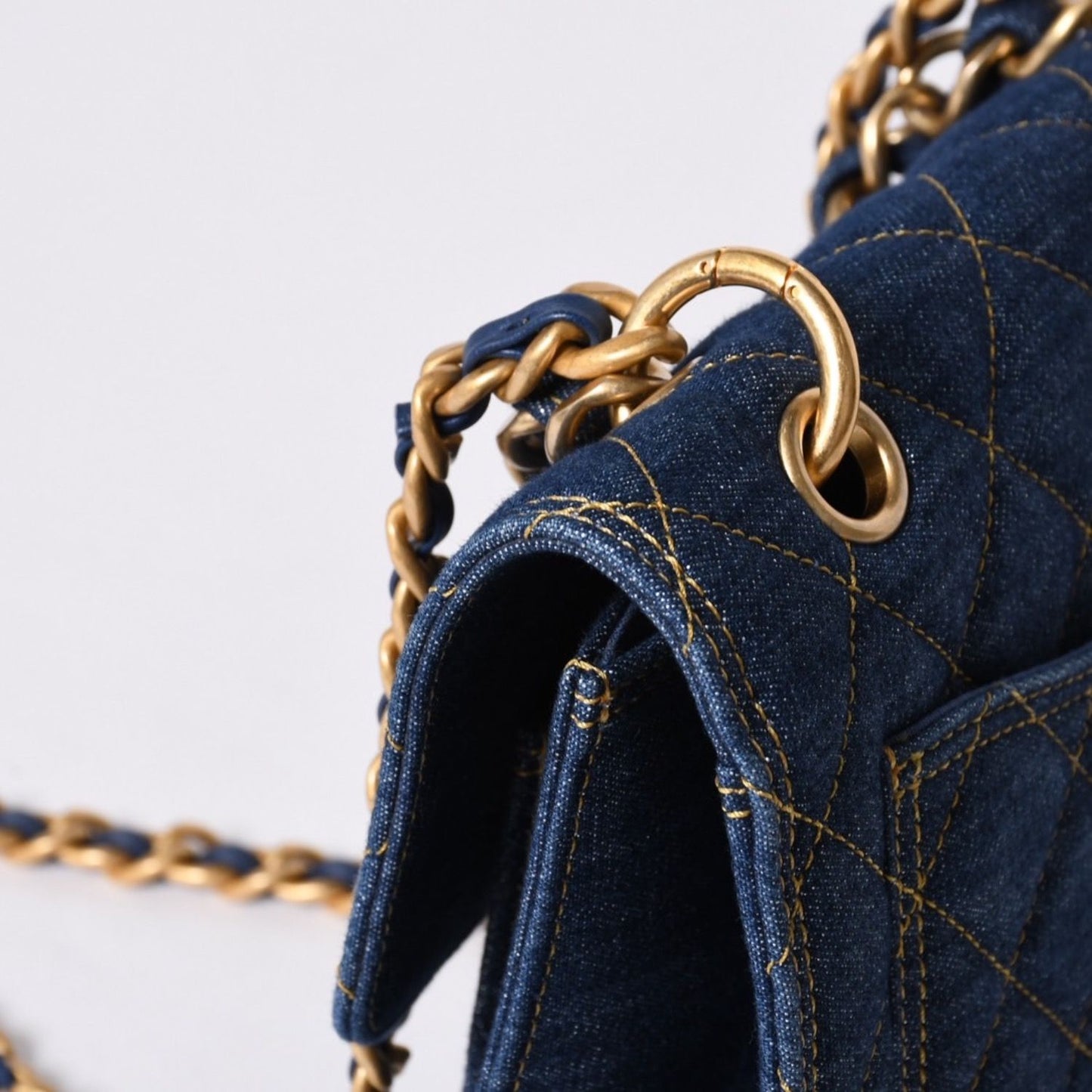 Chanel Chain Shoulder Bag Base CC Logo Denim Indigo Blue Quilted — view 4