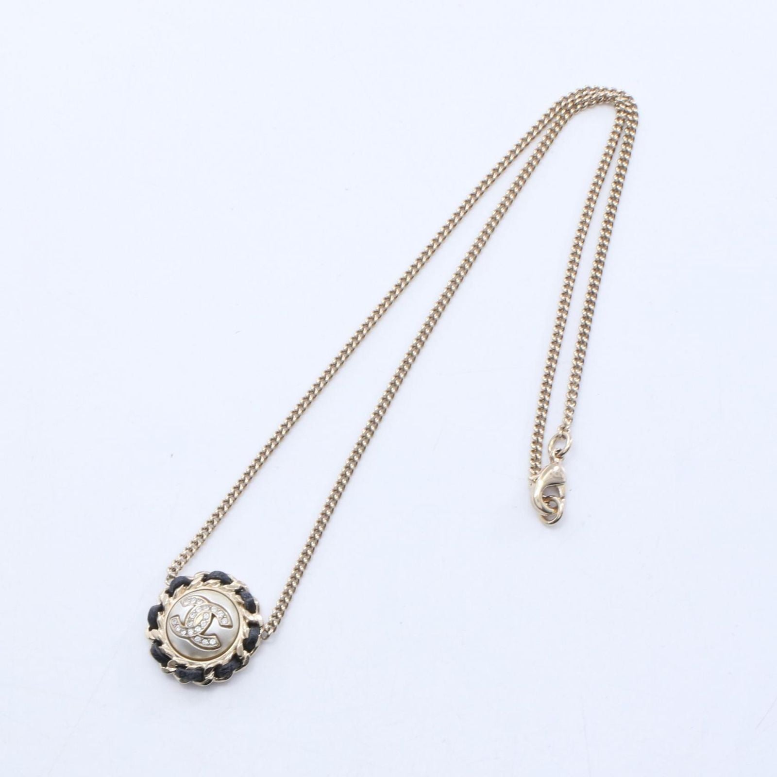 Chanel Necklace CC Logo Circle Leather — view 3