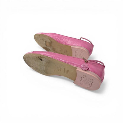 Chanel Flat Shoes Leather Pink Gold CC Logo Camellia Chain Strap Processing — view 6