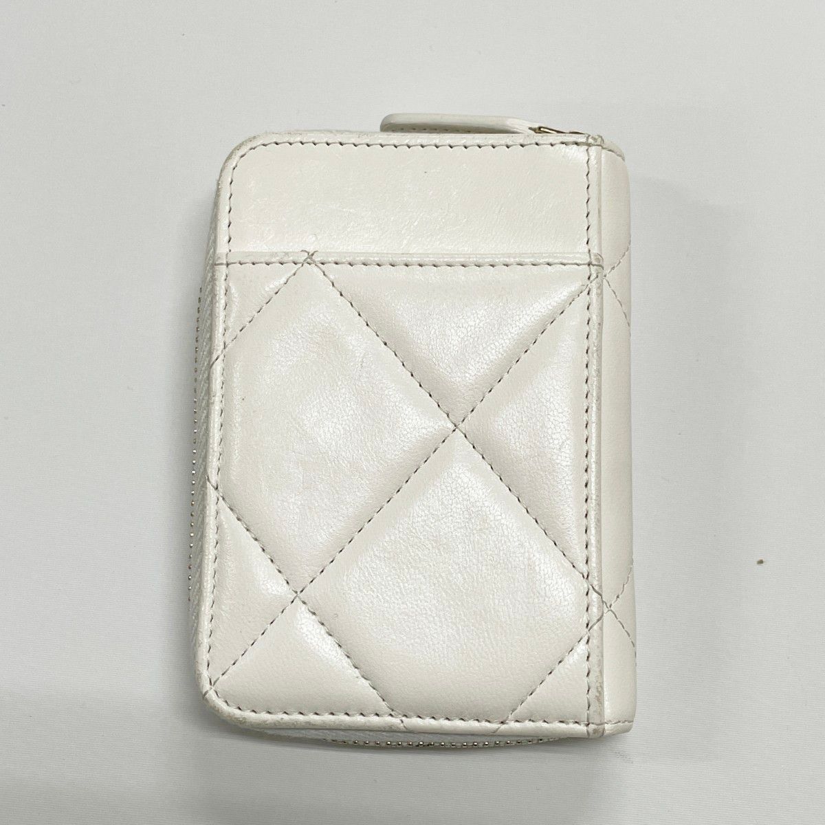 Chanel Coin Case 19 Lambskin Ivory — view 2