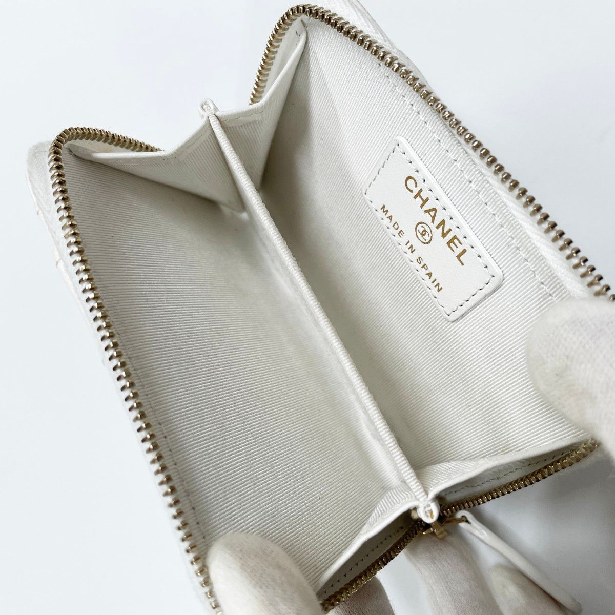 Chanel Coin Case 19 Lambskin Ivory — view 4