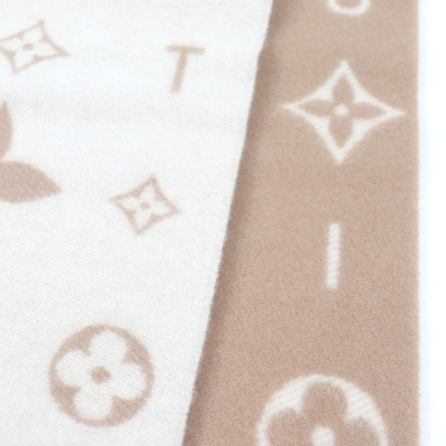 Louis Vuitton Scarf Reykjavik Cloud Cashmere 100% Beige — view 5