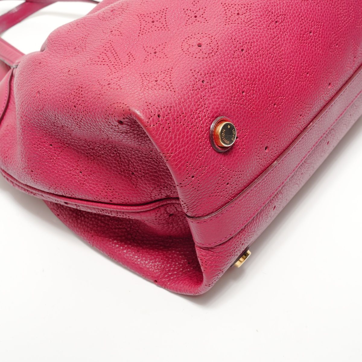 Louis Vuitton Handbag Monogram Mahina Seals PM Gurna — view 5