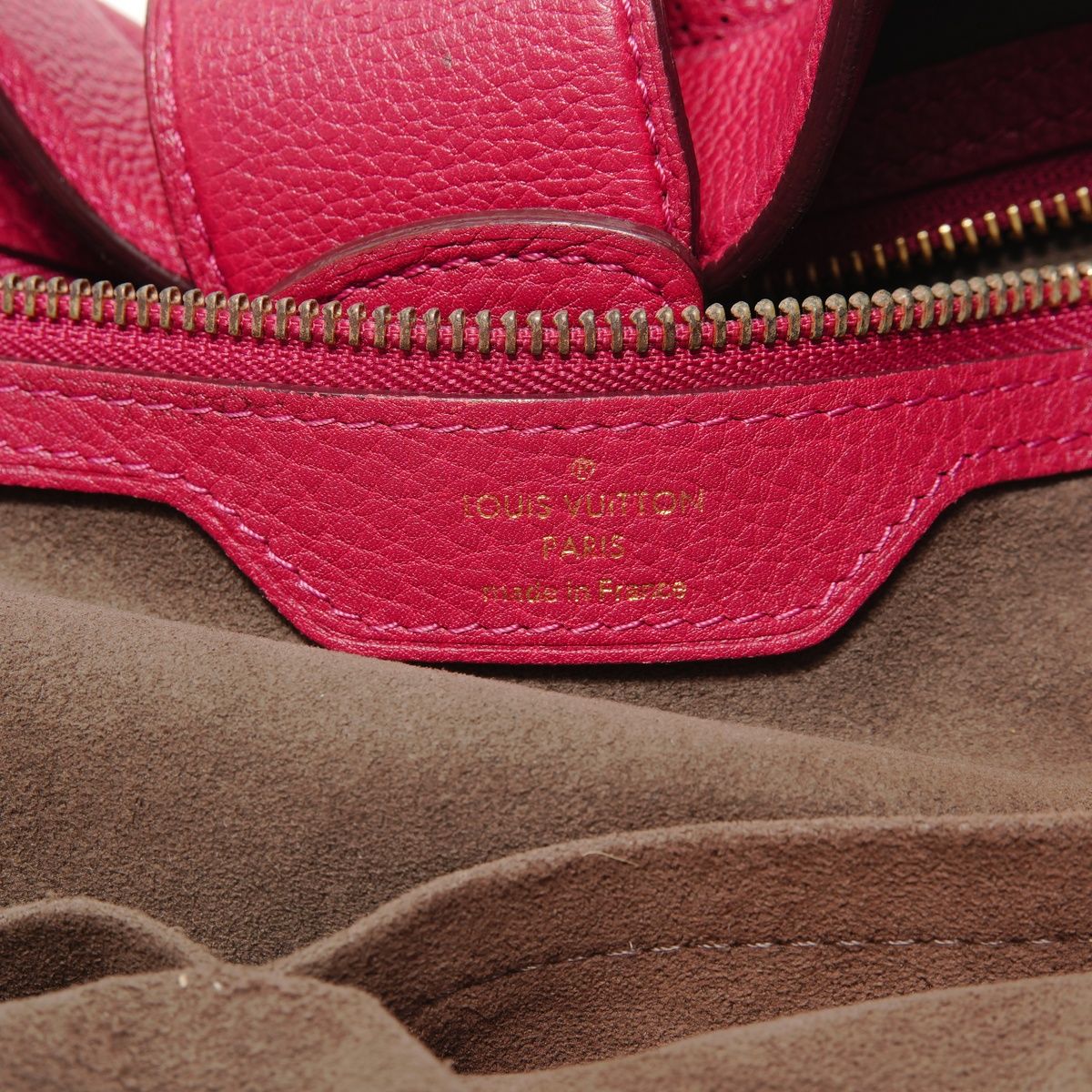 Louis Vuitton Handbag Monogram Mahina Seals PM Gurna — view 9