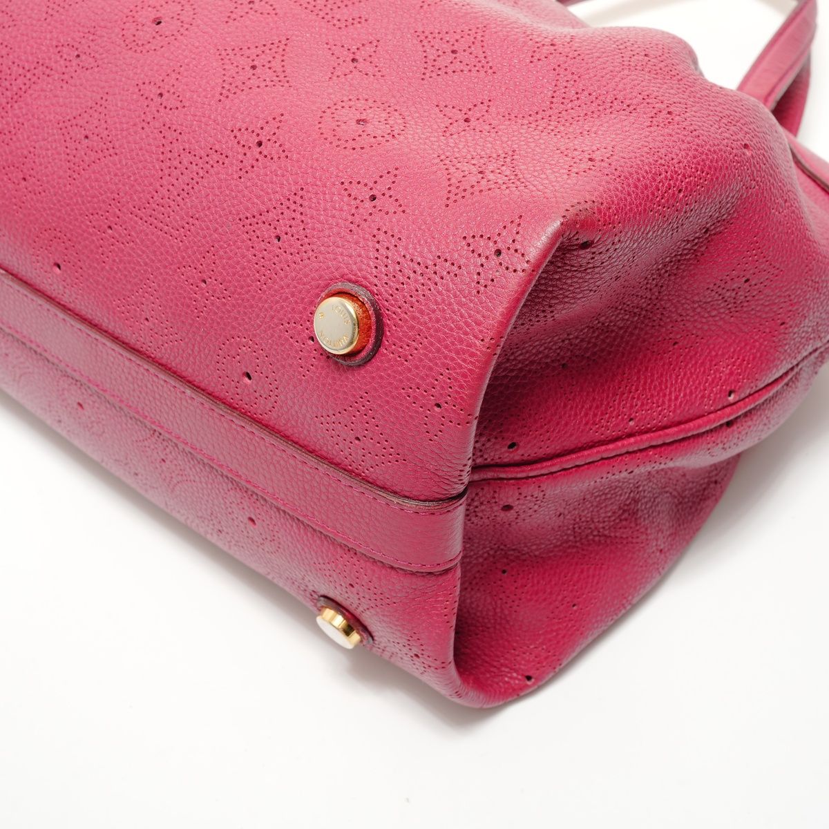 Louis Vuitton Handbag Monogram Mahina Seals PM Gurna — view 6