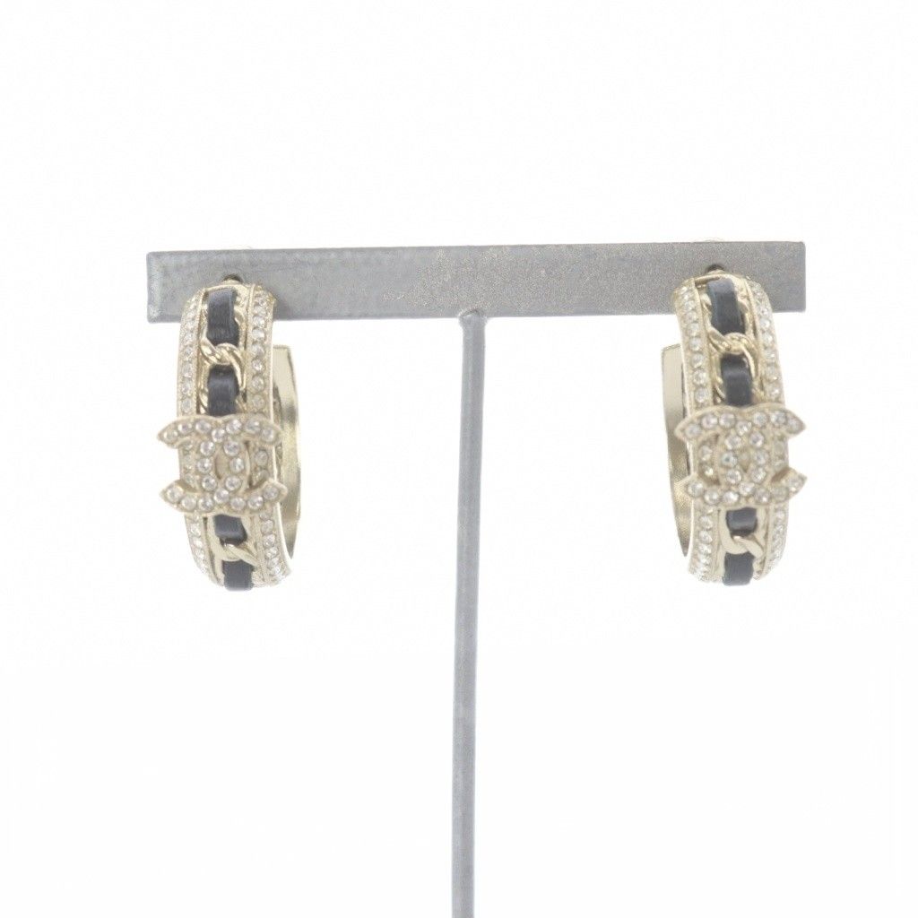 Chanel CC Logo Hoop Earrings Gold Color Black — view 2