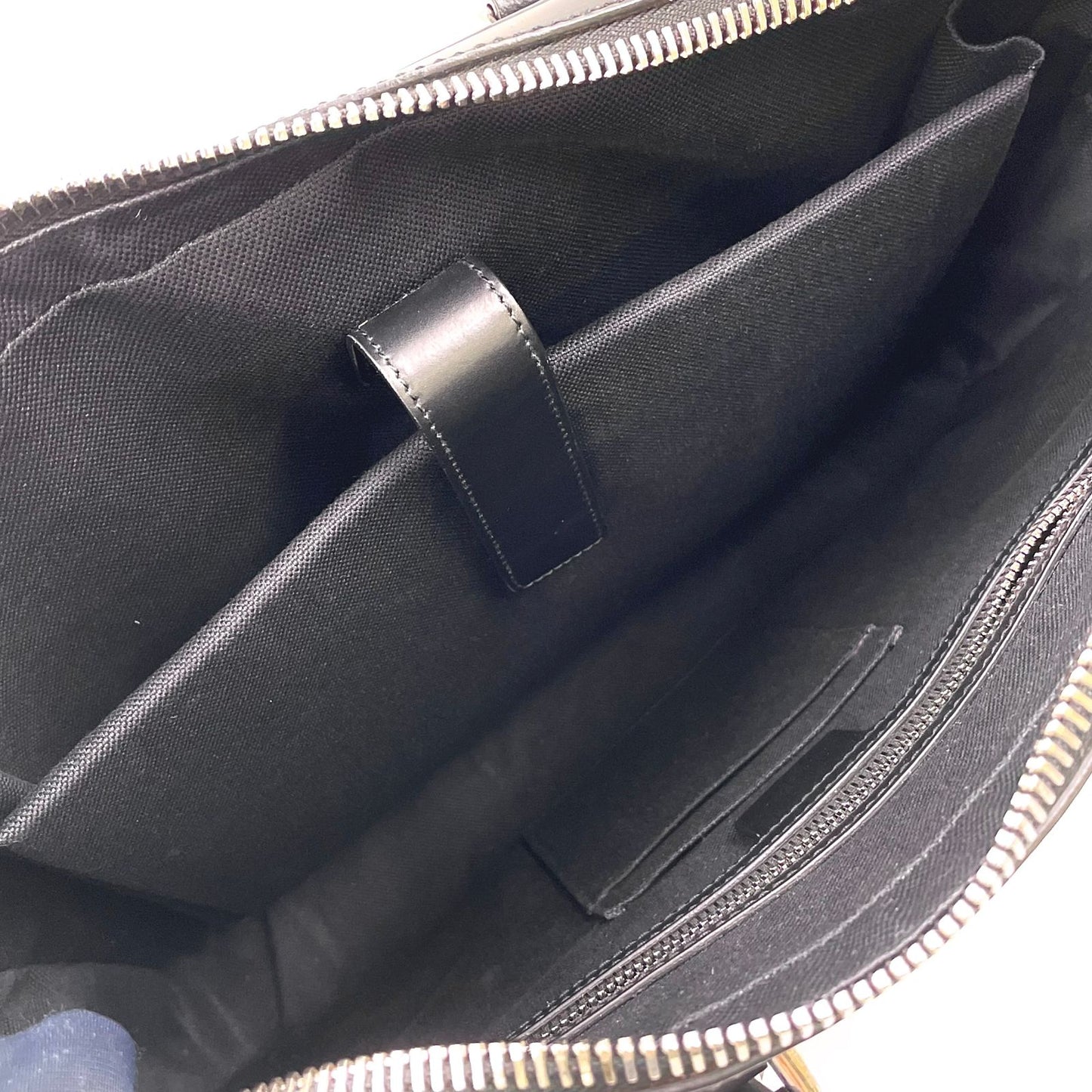 Gucci GG Supreme Shoulder Strap Leather Gray Black Business Bag Silver — view 3