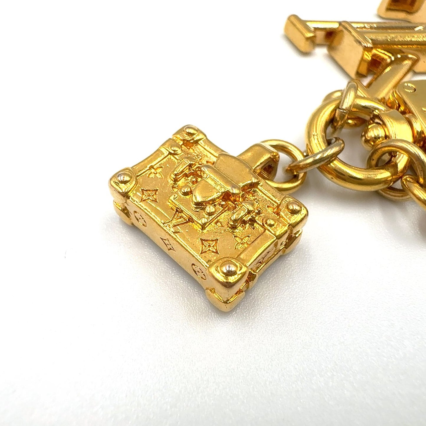 Louis Vuitton Micro Charm Petite Color Stone Gold Light Pink Key Holder — view 7