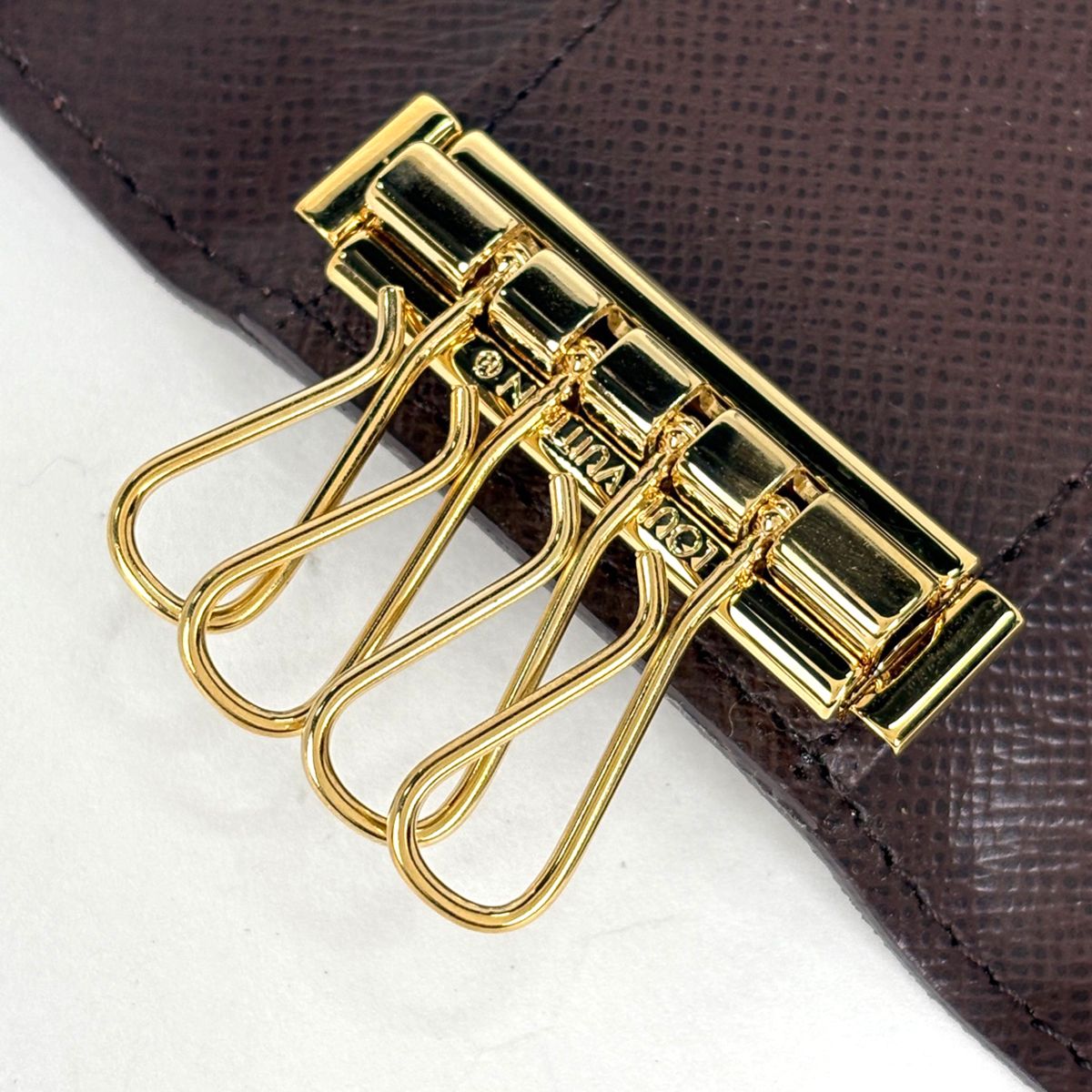 Louis Vuitton Multicles 4 Key Hook Key Holder Key Case Damier Brown — view 4