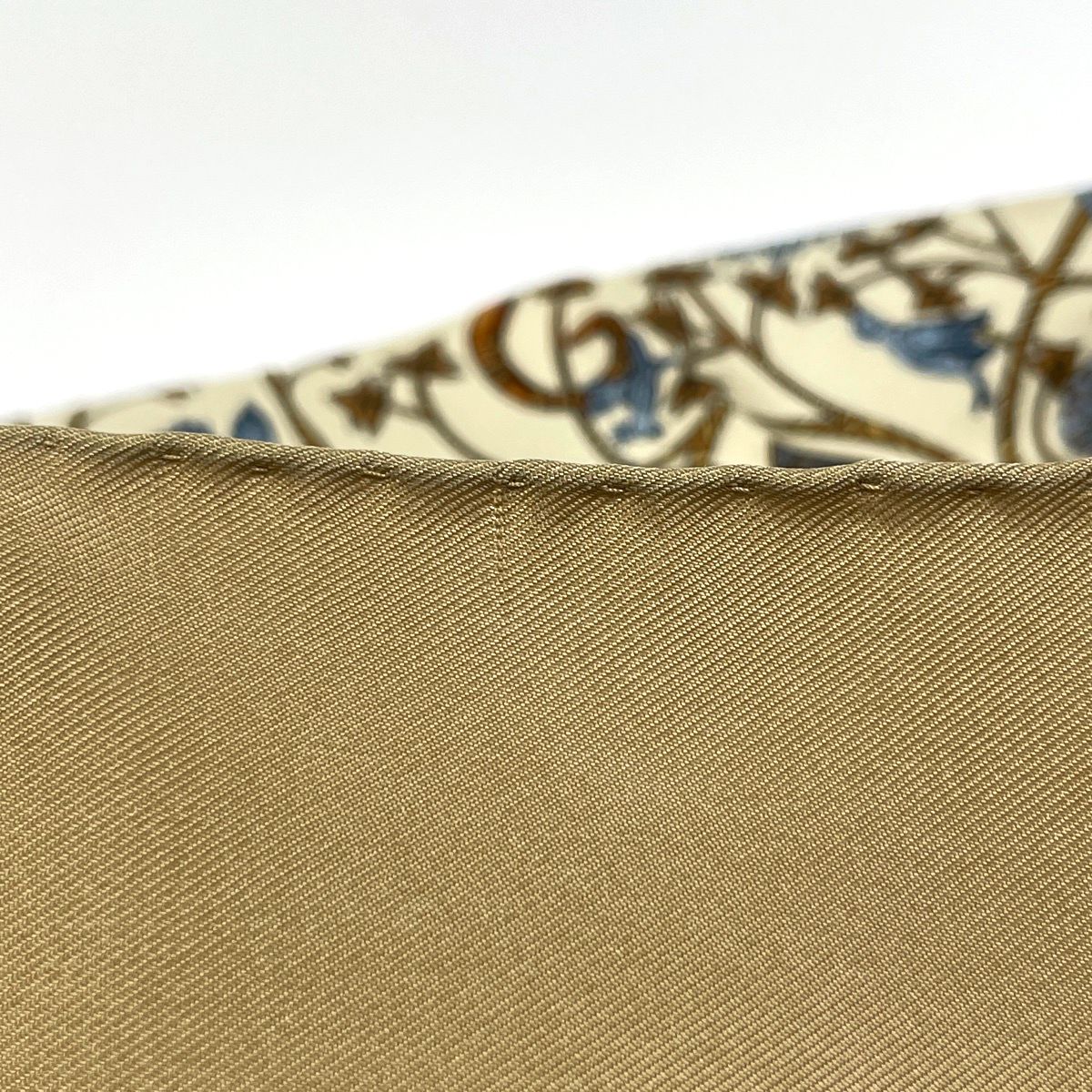 Hermes Carre 90 les Legendes de L'arbre Wood Legends Scarf Silk Beige Multicolor — view 3