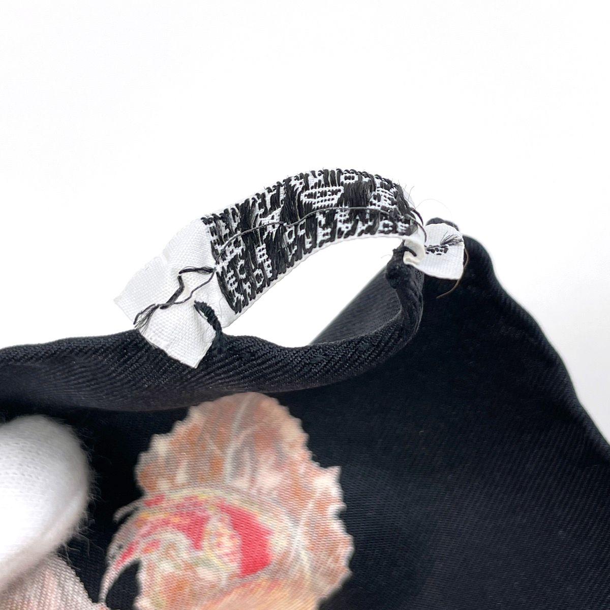 Hermes Carre 40 Citrouilles ET Coloquintes Pumpkin and Scarf Silk Black — view 3