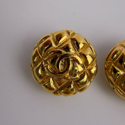 Chanel CC Logo Quilted Earrings Gold Vintage — view 4