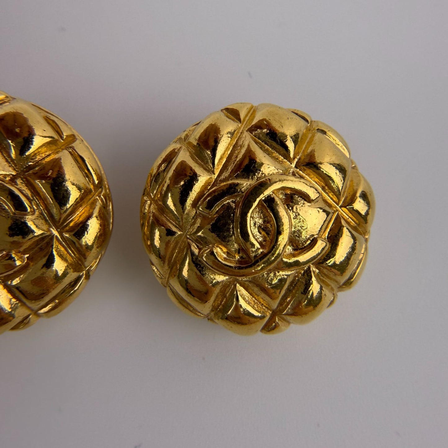 Chanel CC Logo Quilted Earrings Gold Vintage — view 5