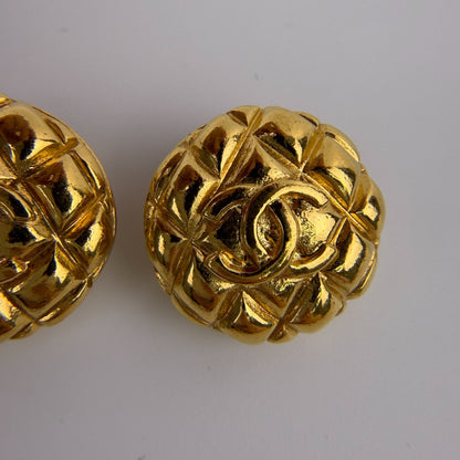 Chanel CC Logo Quilted Earrings Gold Vintage — view 5