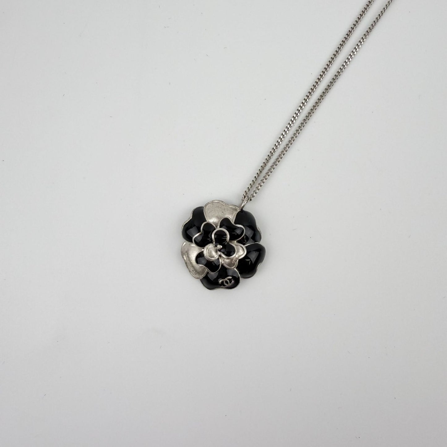 Chanel CC Logo Necklace Camellia Silver Black Vintage — view 2