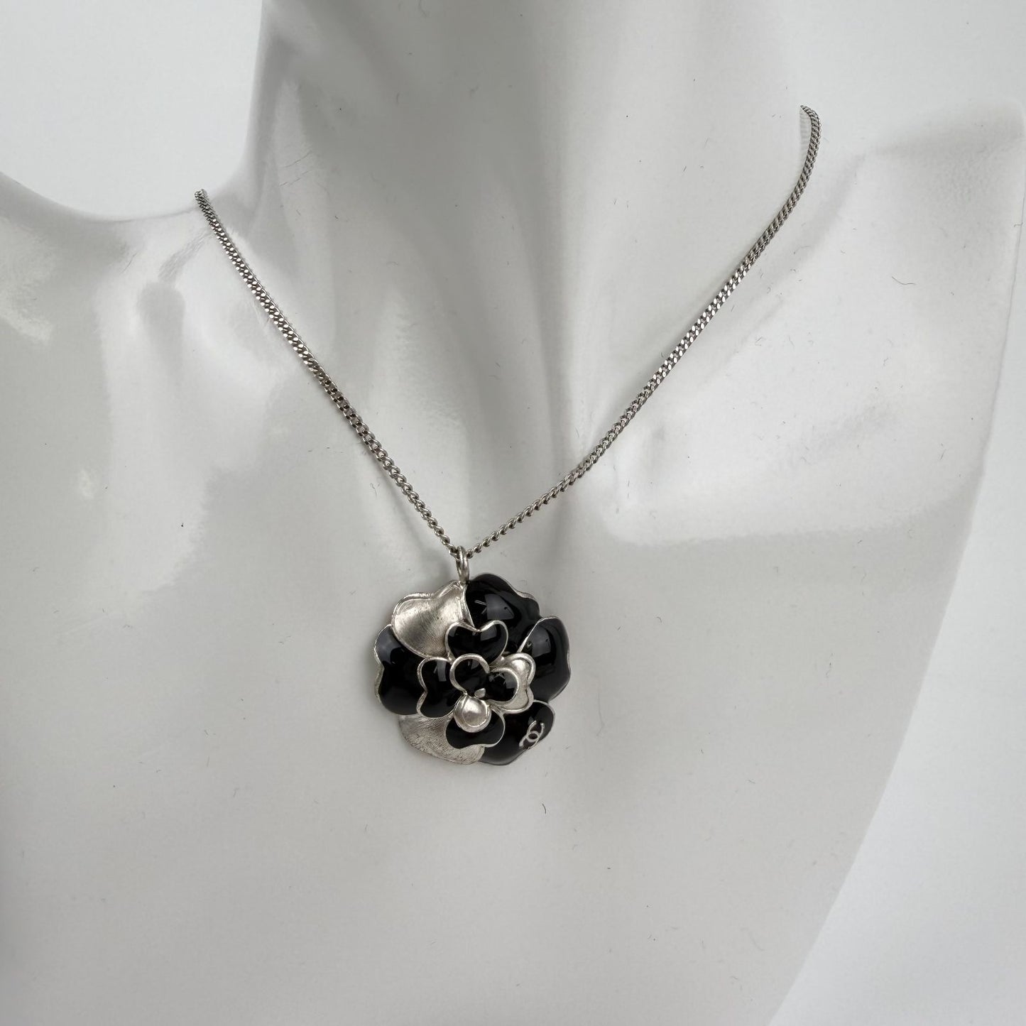 Chanel CC Logo Necklace Camellia Silver Black Vintage
