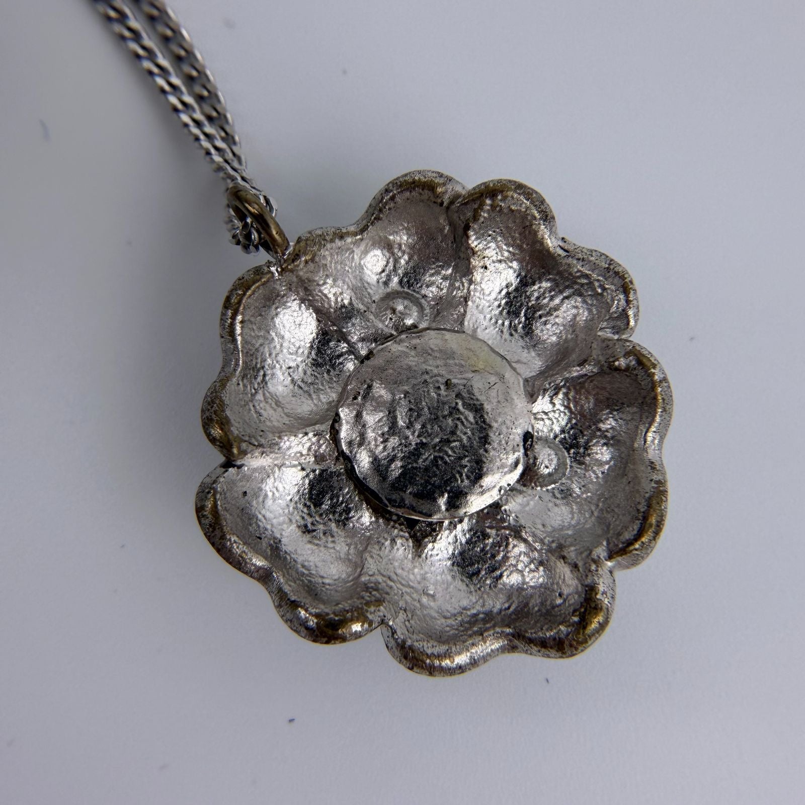 Chanel CC Logo Necklace Camellia Silver Black Vintage — view 4