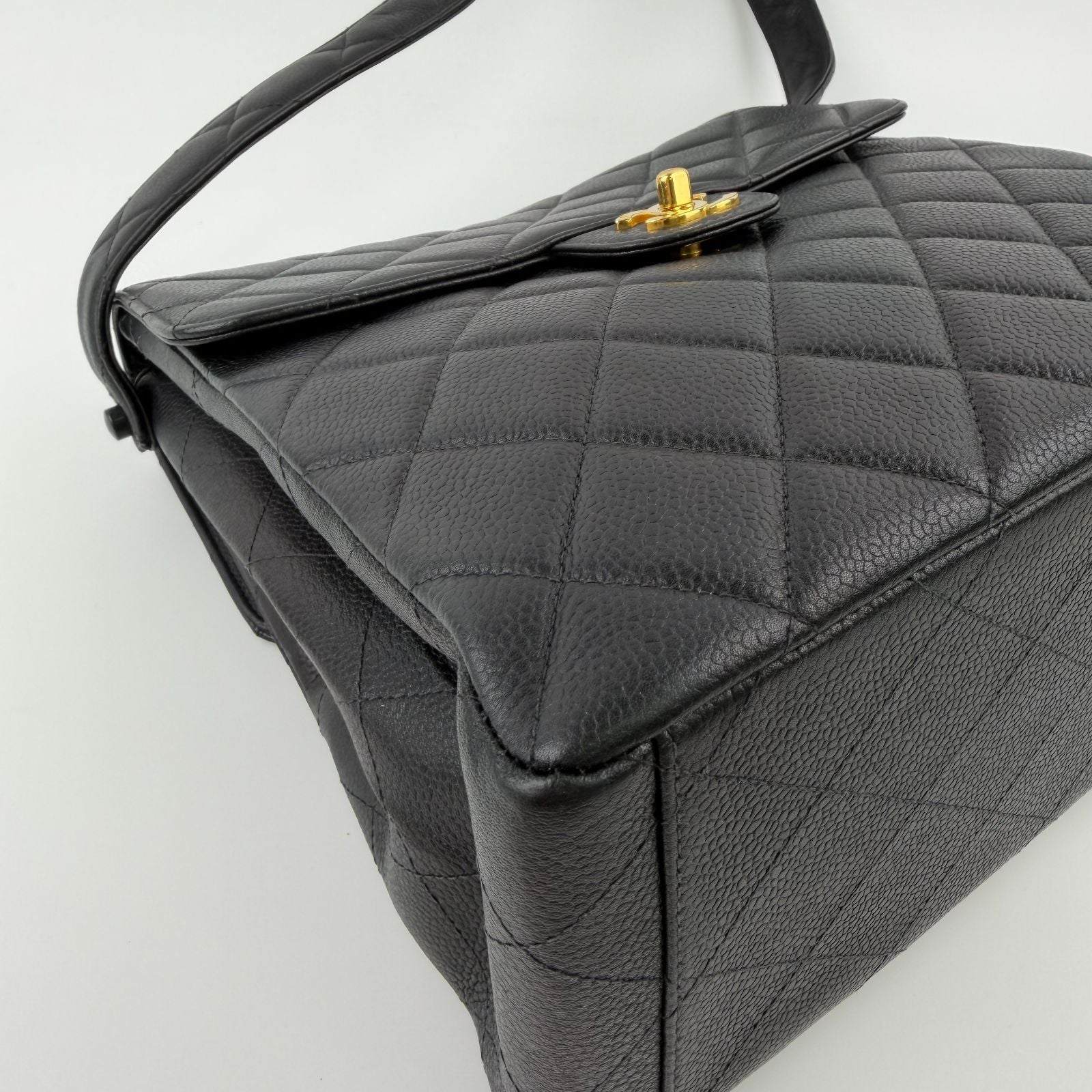 Chanel CC Logo Quilted Double Face Shoulder Bag Black Caviar Leather Vintage — view 7