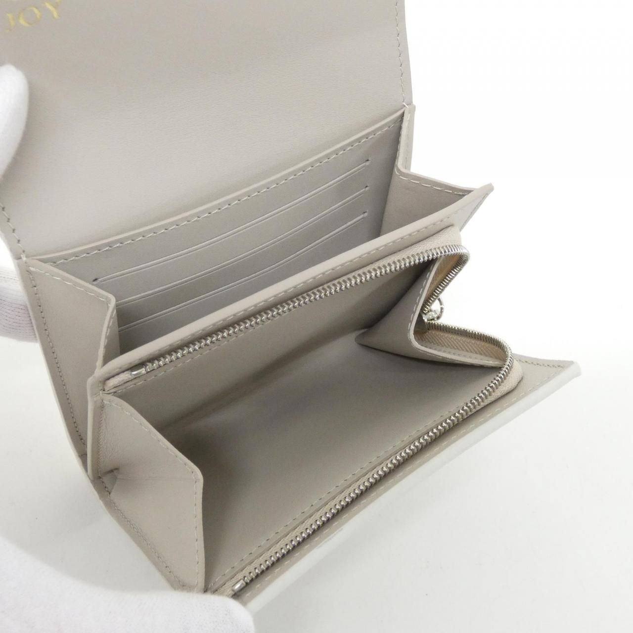 Louis Vuitton Mahina Portefeuille Iris Compact Wallet — view 3